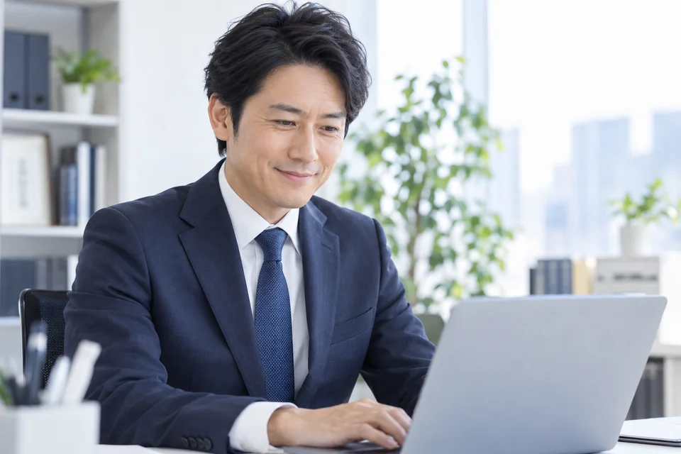事務所の専門情報サイトのイメージ写真。